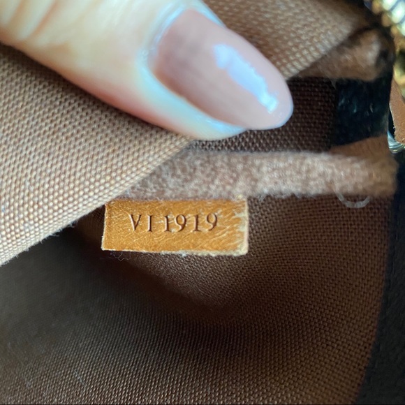 Louis Vuitton Pochette Accessoires - Picture 5 of 6